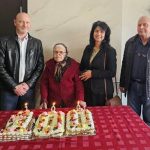 Read more about the article Баба Танка от Брезово празнува 100 години, сама храни кокошките и прекопава градината