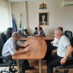 Read more about the article КМЕТЪТ НА ОБЩИНА БРЕЗОВО КАЛИН КАЛАПАНКОВ ПРИЕ ГРУПАТА ОТ СЕЛО ДРАНГОВО, ОБЩИНА КИРКОВО 